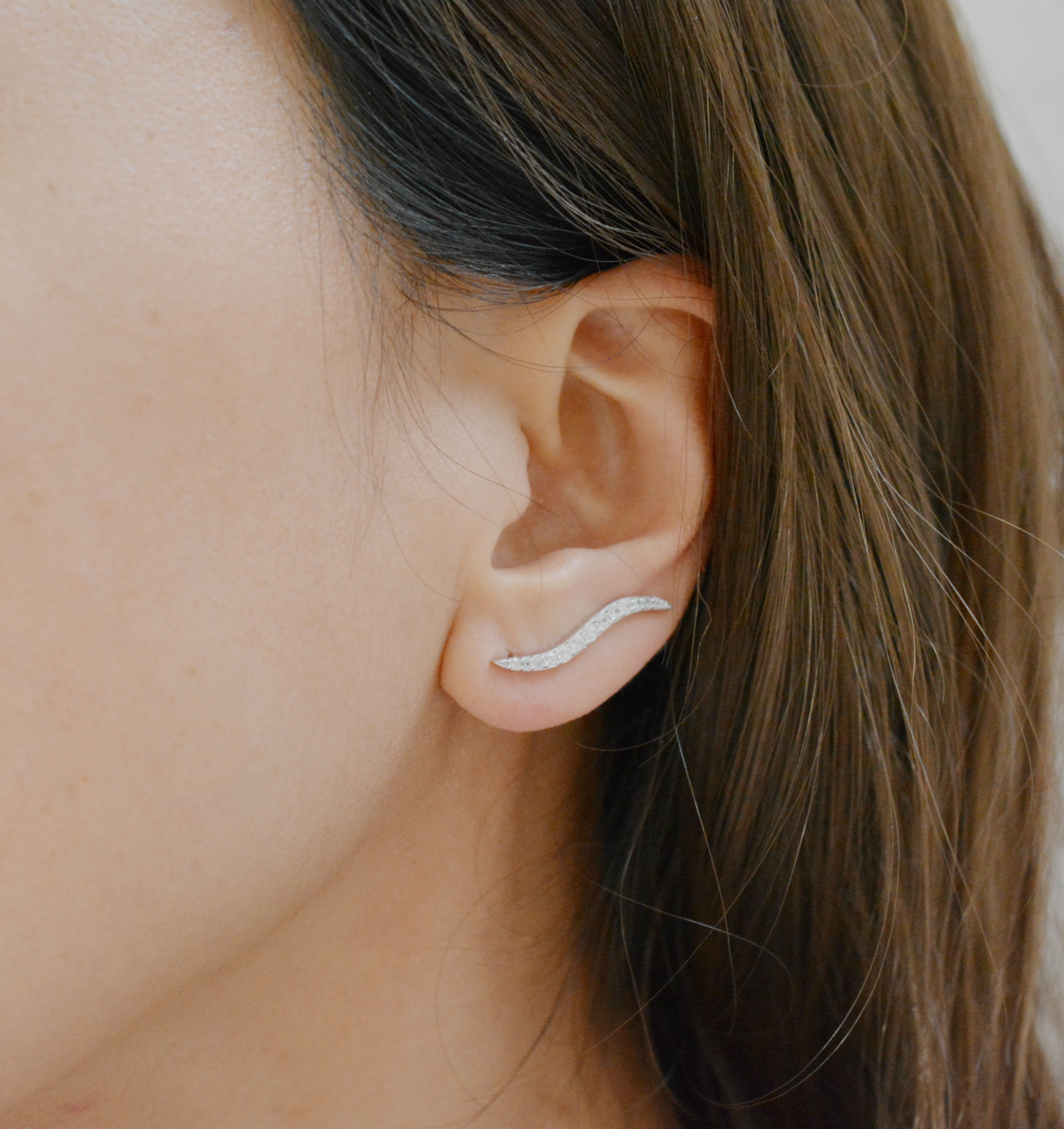Wave top ear climber